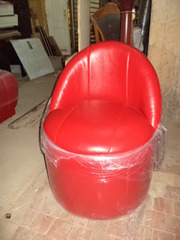 Пуфик красный, б у в хорошем состоянии.