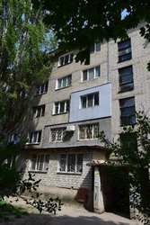 Продам гостинку в Харькове, в кирпичном доме.